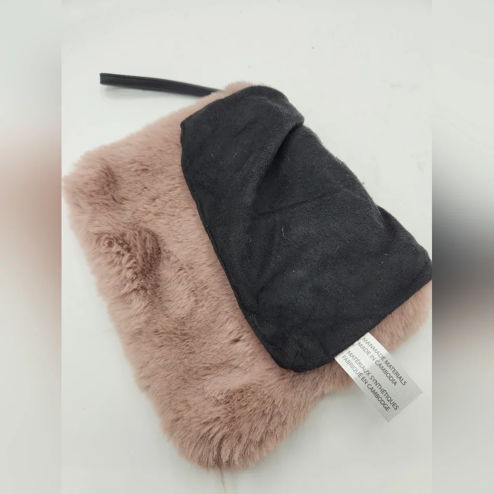 NWOT Expressions NYC Broome St Faux Fur Wristlet In Mauve Rose